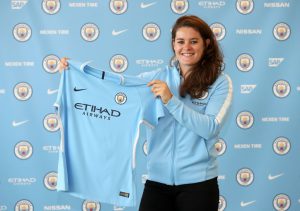 Jen Beattie holds Manchester City Women shirt