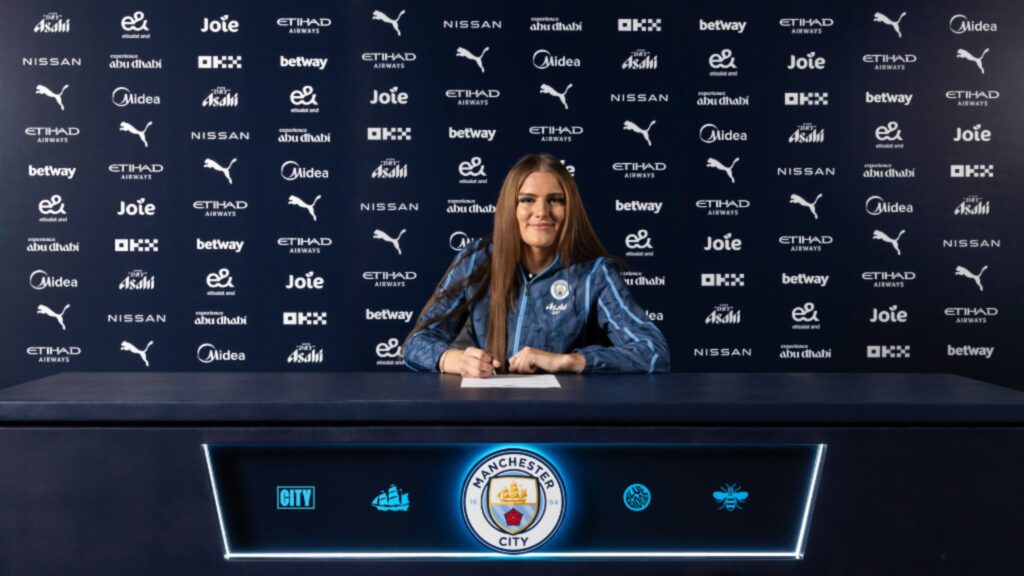 Gracie Prior signing Man City Women contract