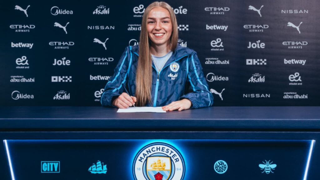 Codie Thomas signs - Man City Women