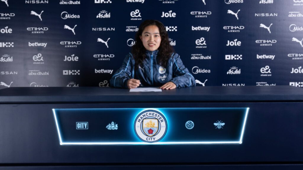 Aemu Oyama signing Manchester City contract